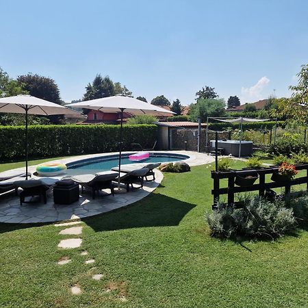 La Tana Dei Corgi Bed and Breakfast Moncrivello Exteriör bild