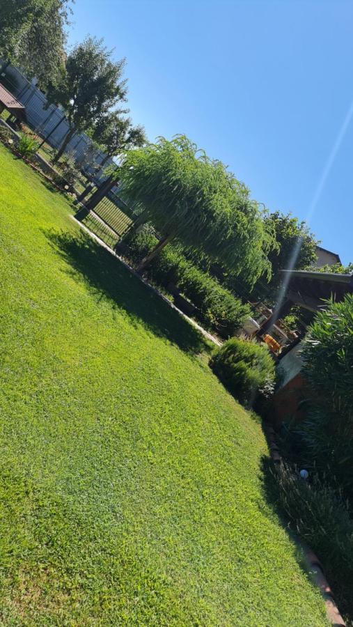 La Tana Dei Corgi Bed and Breakfast Moncrivello Exteriör bild