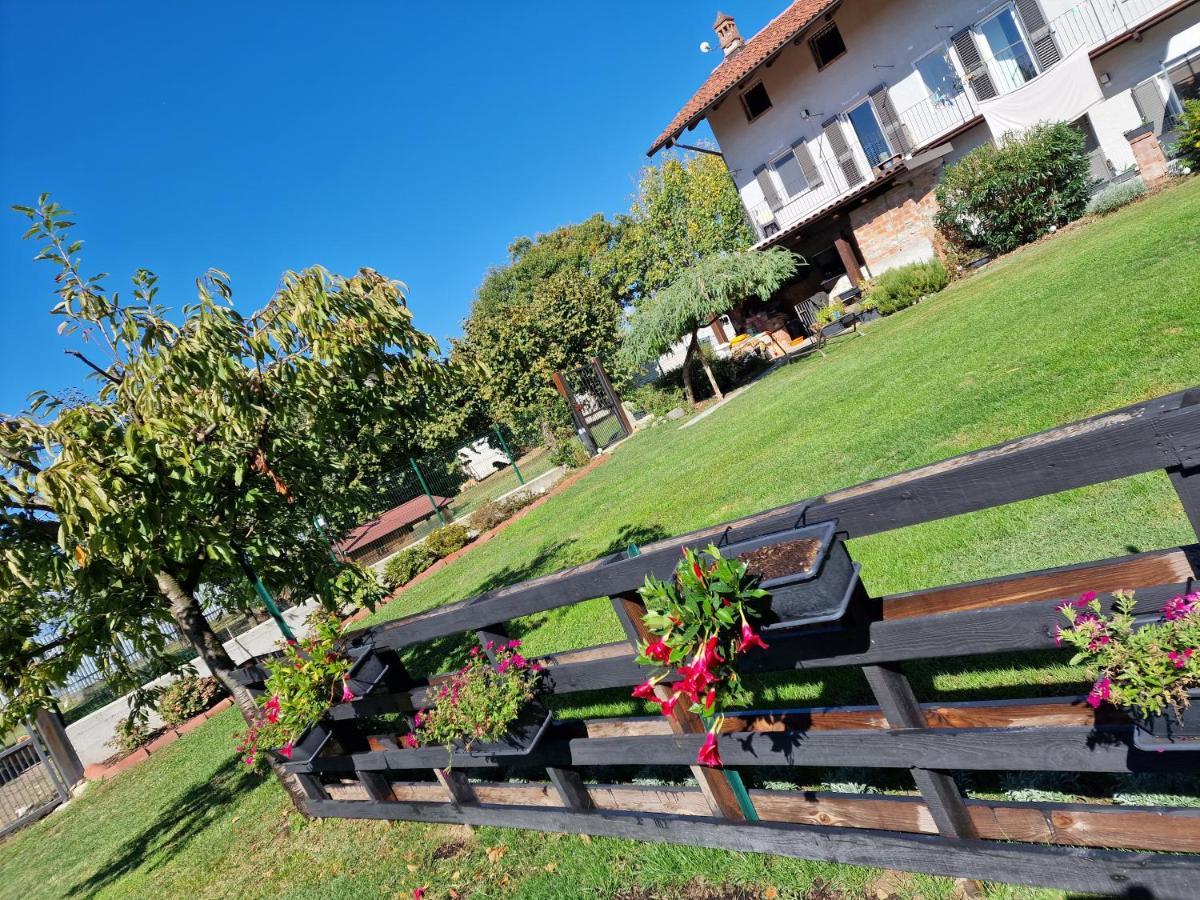 La Tana Dei Corgi Bed and Breakfast Moncrivello Exteriör bild
