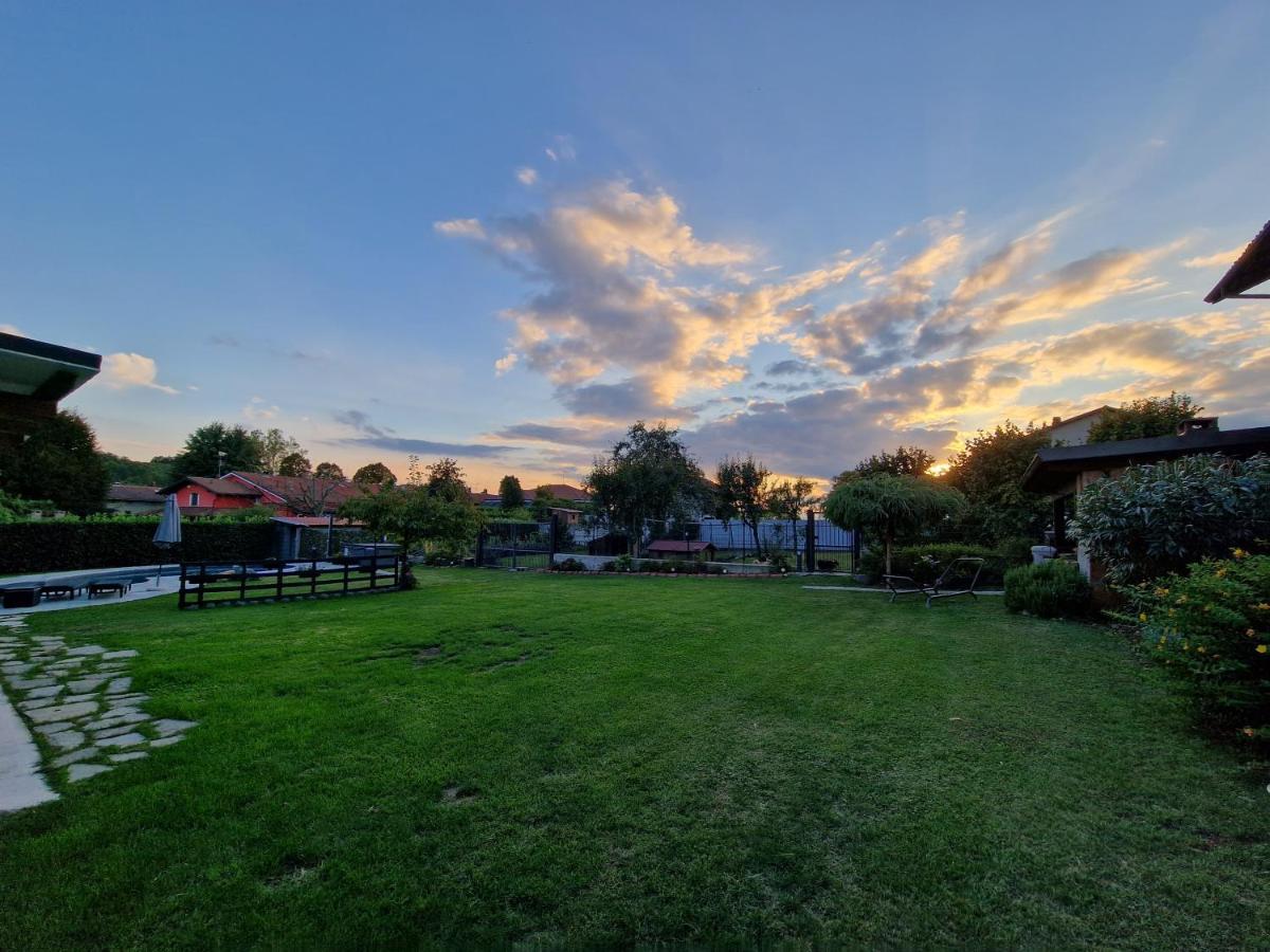 La Tana Dei Corgi Bed and Breakfast Moncrivello Exteriör bild