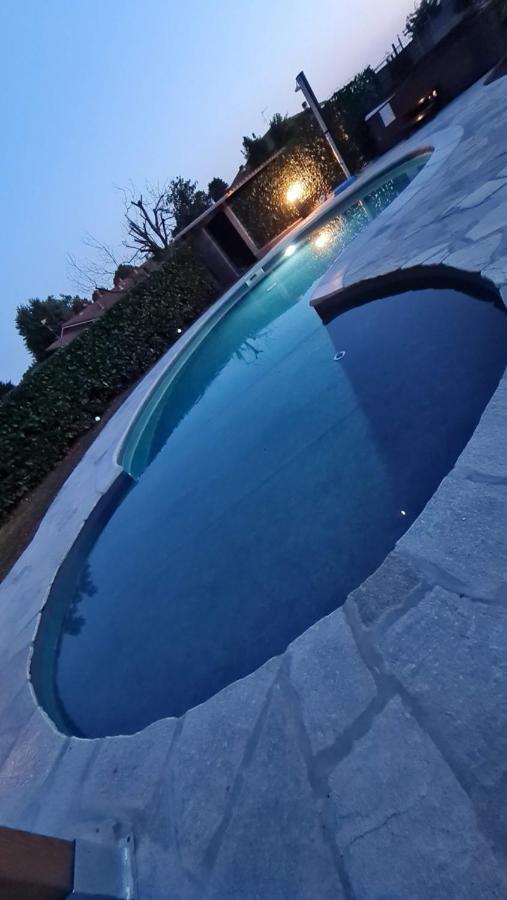La Tana Dei Corgi Bed and Breakfast Moncrivello Exteriör bild