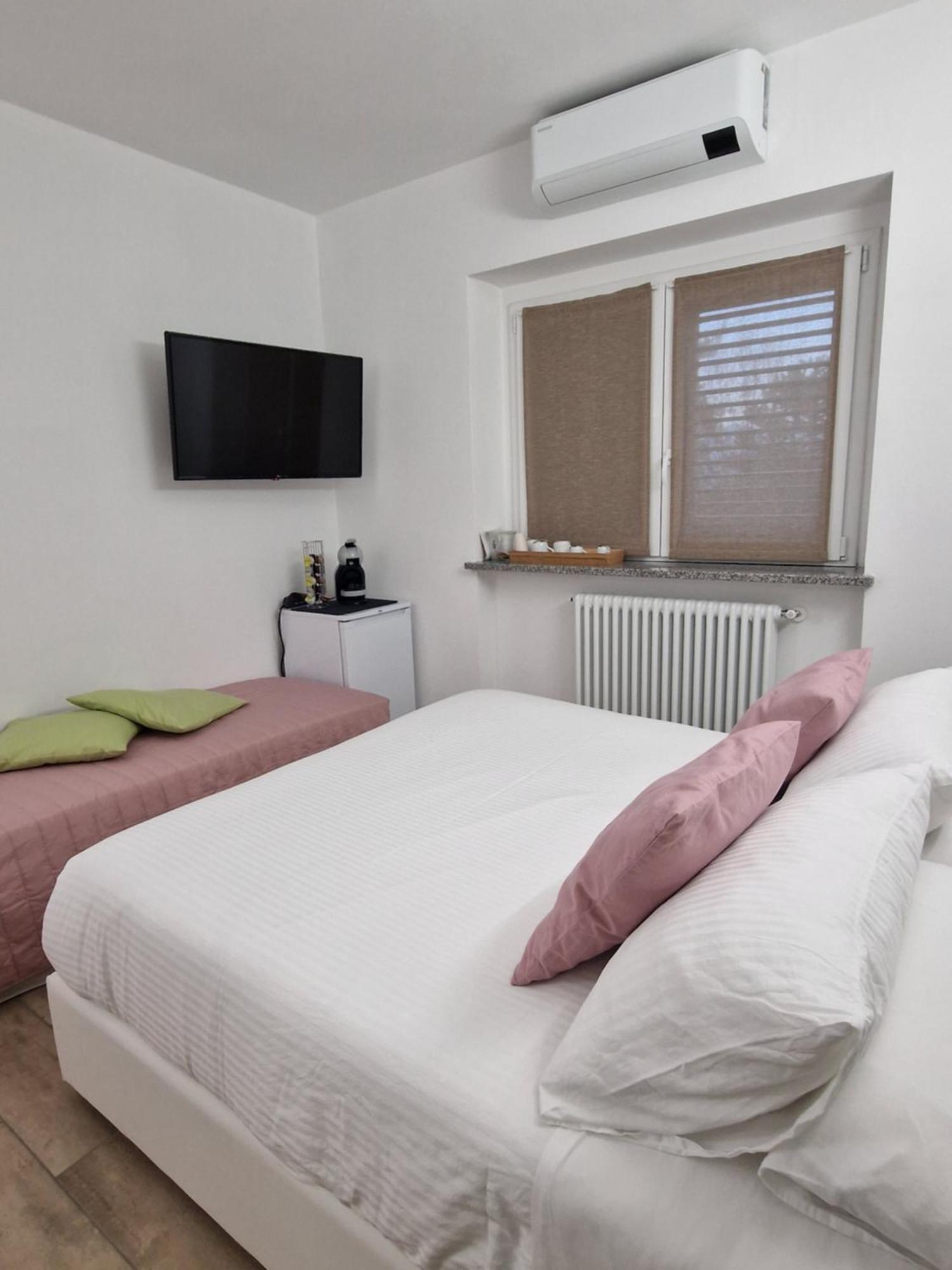 La Tana Dei Corgi Bed and Breakfast Moncrivello Rum bild