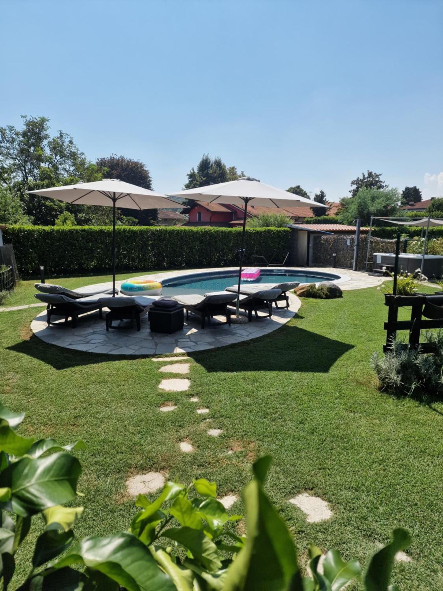 La Tana Dei Corgi Bed and Breakfast Moncrivello Exteriör bild
