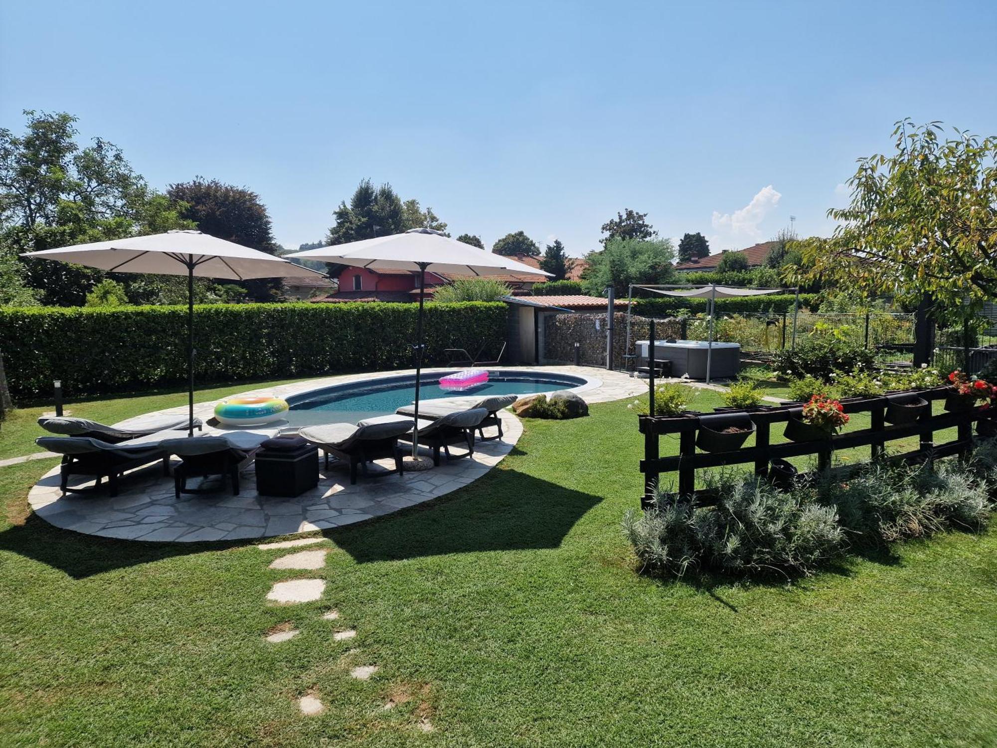 La Tana Dei Corgi Bed and Breakfast Moncrivello Exteriör bild