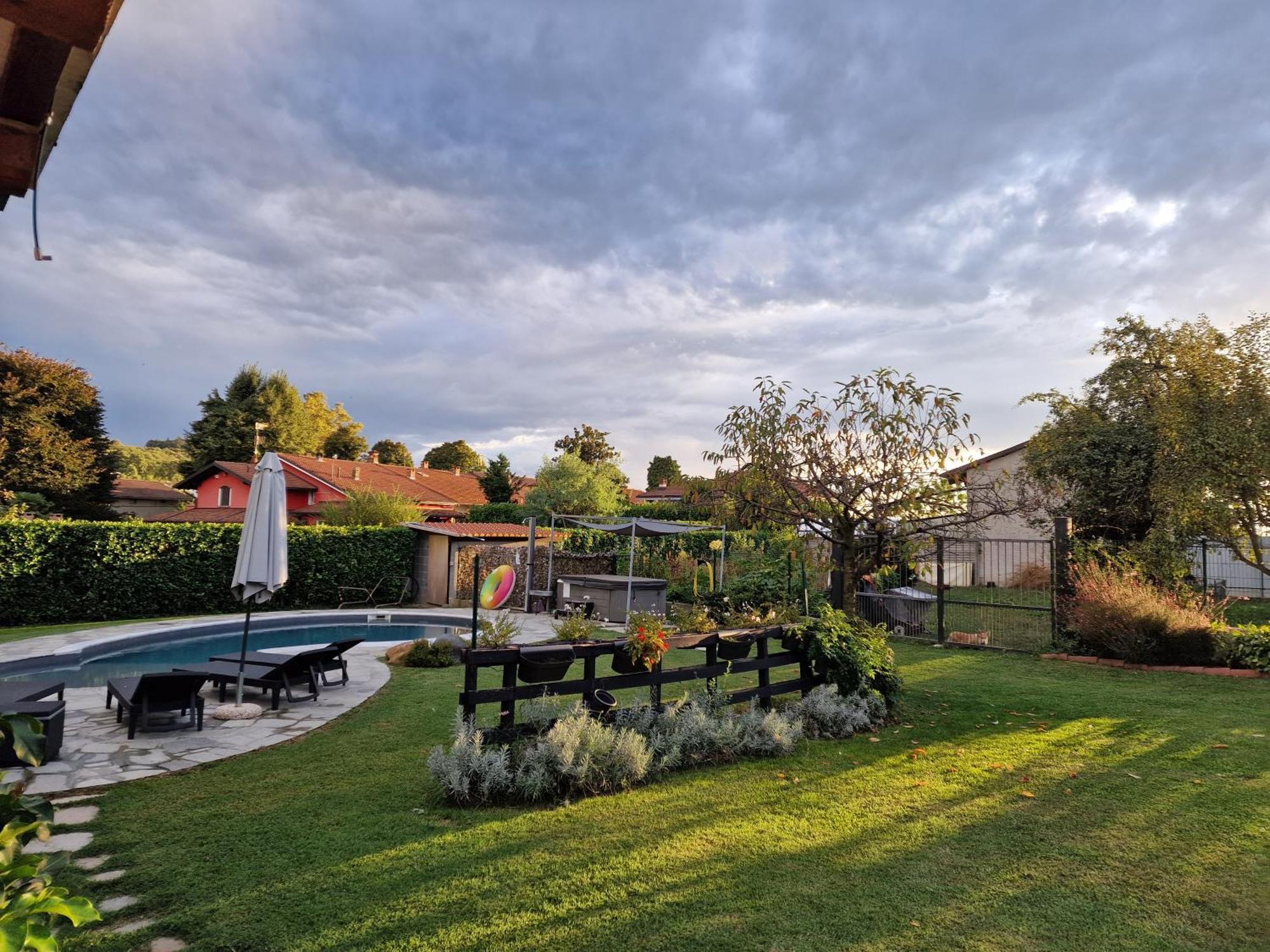 La Tana Dei Corgi Bed and Breakfast Moncrivello Exteriör bild