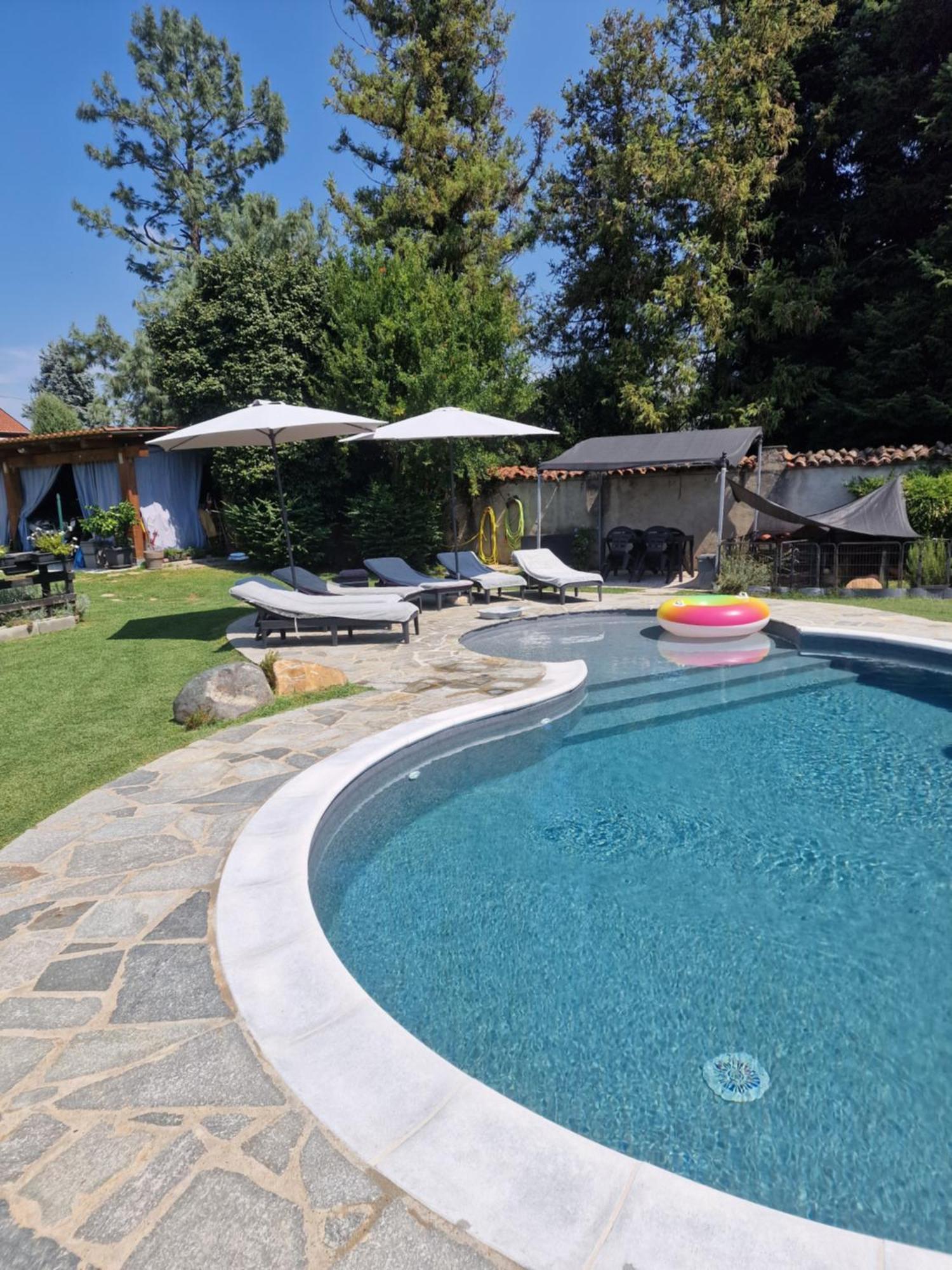 La Tana Dei Corgi Bed and Breakfast Moncrivello Exteriör bild