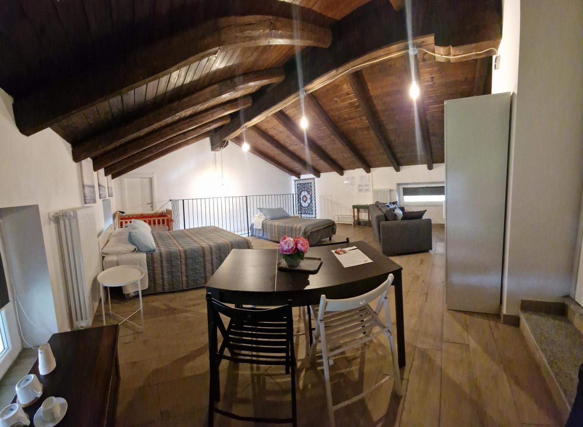 La Tana Dei Corgi Bed and Breakfast Moncrivello Exteriör bild