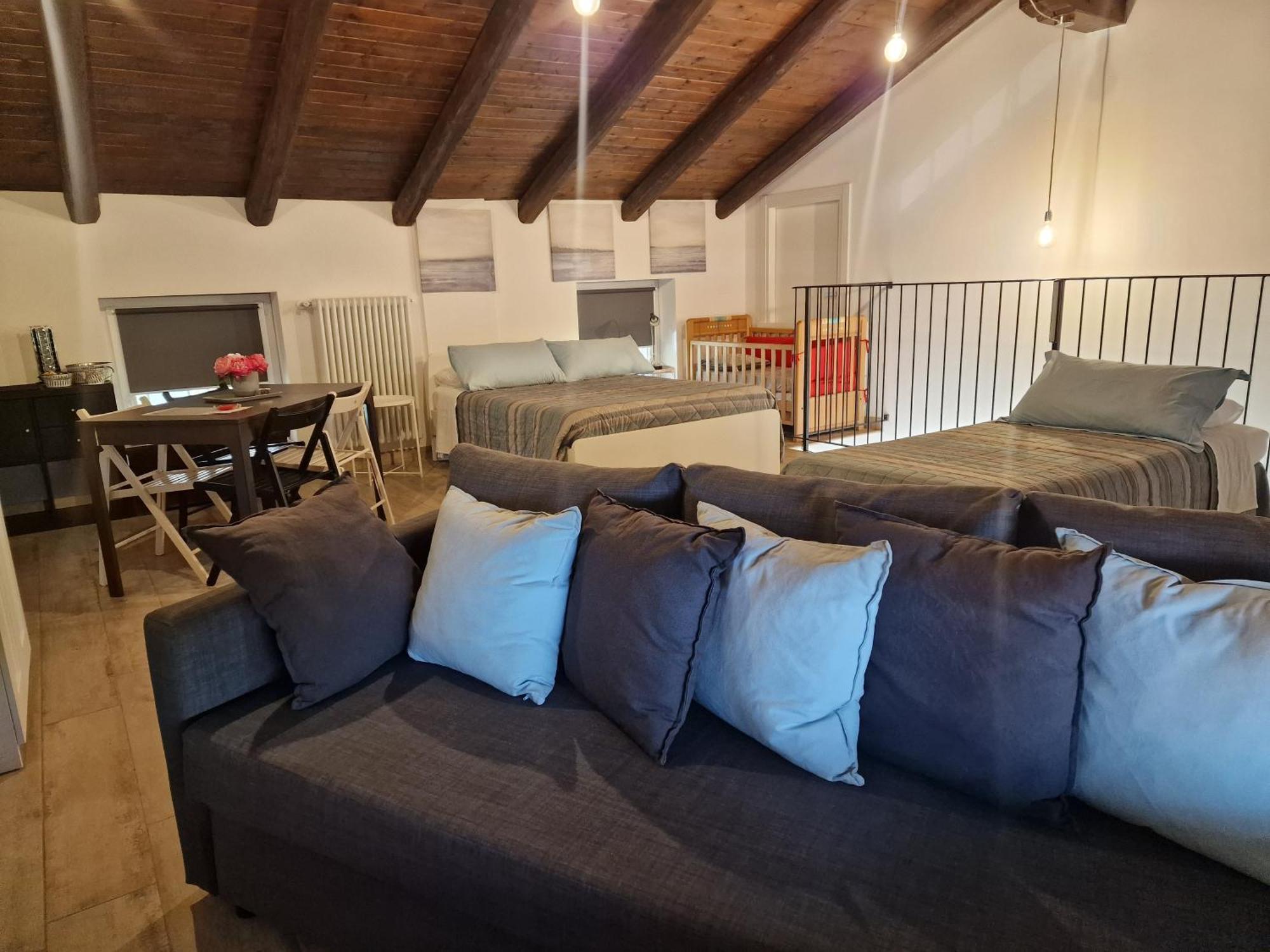 La Tana Dei Corgi Bed and Breakfast Moncrivello Exteriör bild