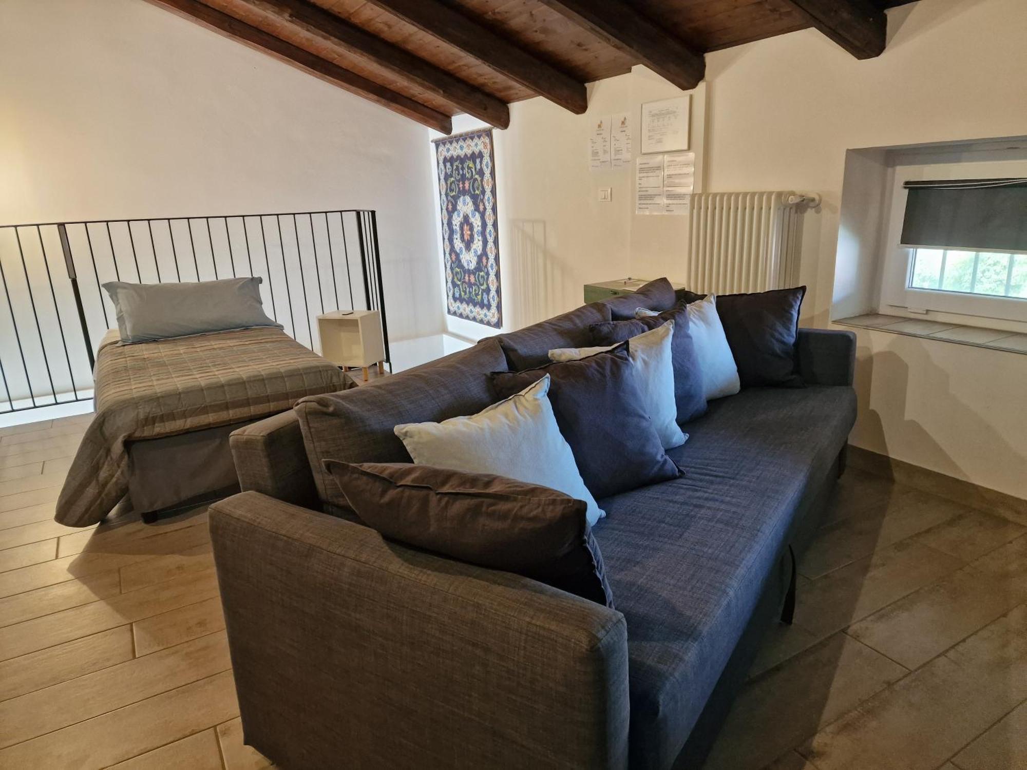La Tana Dei Corgi Bed and Breakfast Moncrivello Exteriör bild
